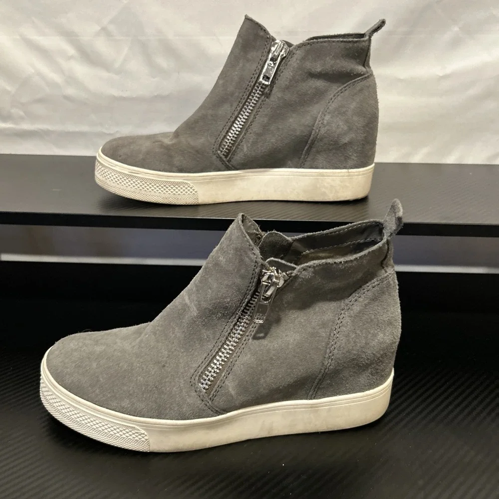 New Steve‎ Madden Wedgie Sneaker Size:8 Grey Suede Women